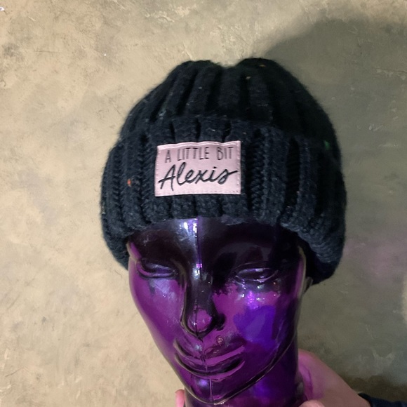 Schitts Creek A Little Bit Alexis Toque Knitted Hat - Picture 2 of 7